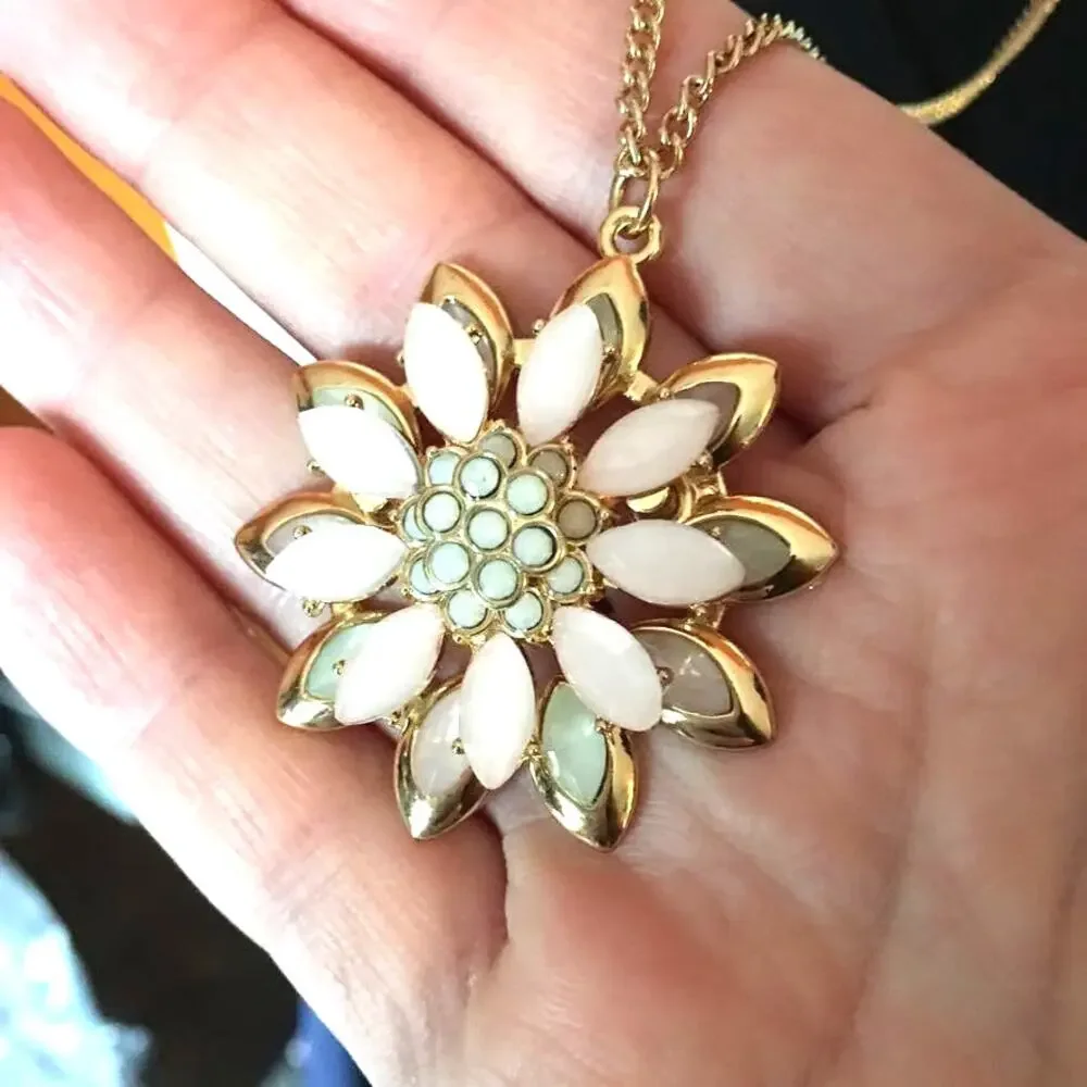 Bright gold tone pastel pink flower pendant necklace